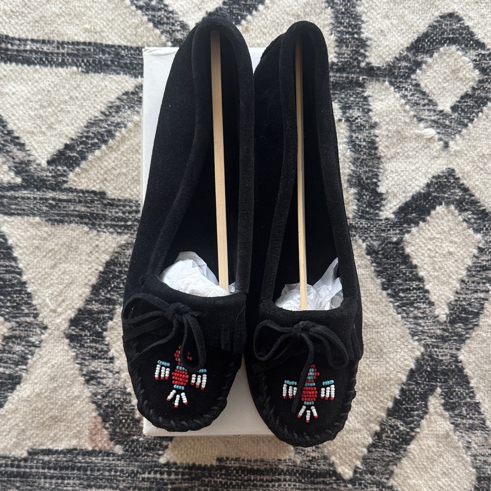 Minnetonka Beaded Moccasins W 10 NIB